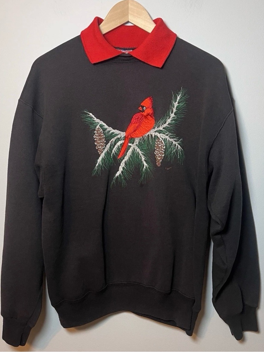 Vintage Christmas Sweatshirt Women’s L Embroidered Cardinal Redbird USA black